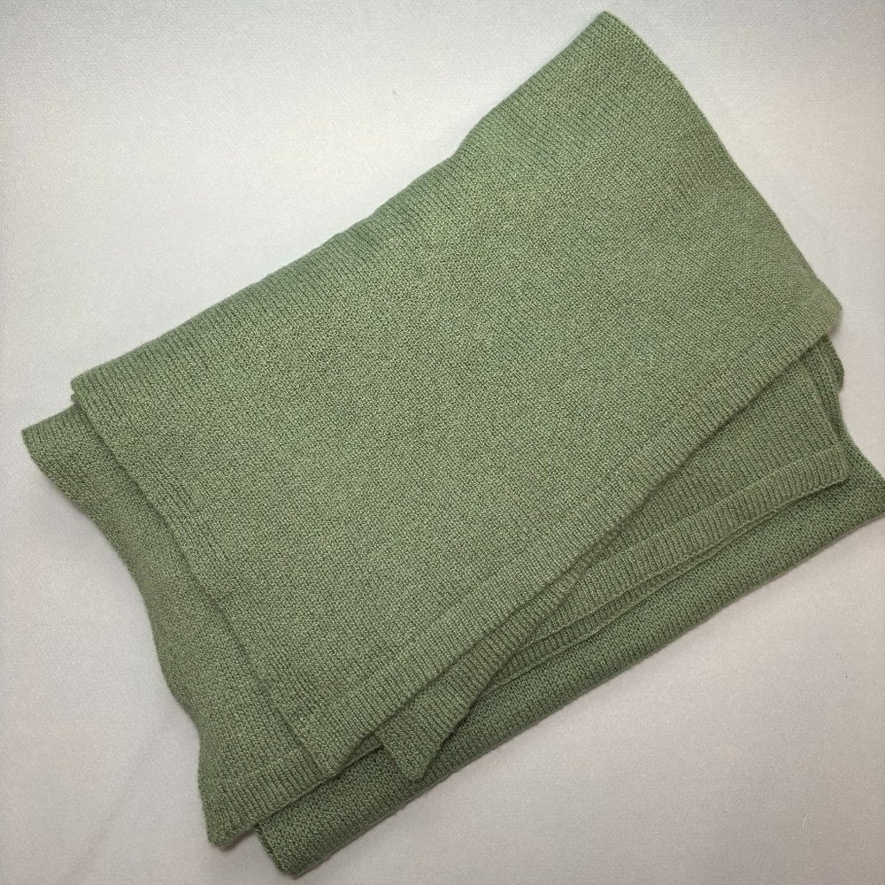 C by Bloomingdale's Soft Cashmere Green Wrap Blanket Shawl Knit Winter Scarf NWT